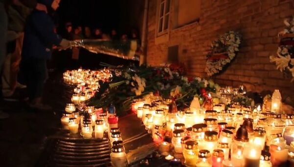 Марсельеза, свечи и флаги Франции – акции в поддержку Парижа по всему миру Марсельеза, свечи и флаги Франции – акции в поддержку Парижа по всему миру