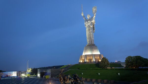 Памятник Родина-мать в Киеве. Архивное фото Памятник Родина-мать в Киеве. Архивное фото