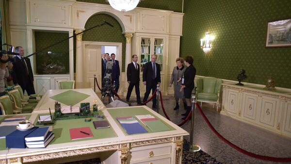 Посещение президентом РФ В.Путиным и премьер-министром РФ Д.Медведевым Президентского центра Б.Ельцина Посещение президентом РФ В.Путиным и премьер-министром РФ Д.Медведевым Президентского центра Б.Ельцина