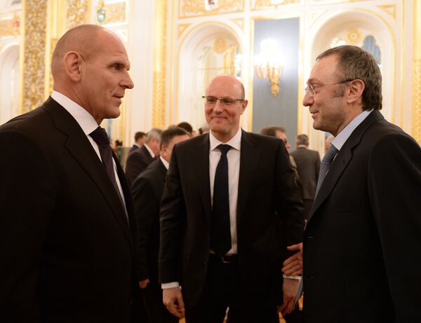 Александр Карелин, Дмитрий Чернышенко и Сулейман Керимов перед началом оглашения ежегодного послания президента Российской Федерации Федеральному Собранию Александр Карелин, Дмитрий Чернышенко и Сулейман Керимов перед началом оглашения ежегодного послания президента Российской Федерации Федеральному Собранию