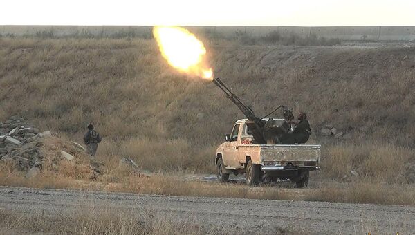 Боевики ИГ (ДАИШ) на позиции возле города Эль-Хасака, Сирия Боевики ИГ (ДАИШ) на позиции возле города Эль-Хасака, Сирия