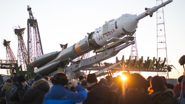 Ракета-носитель Союз-ФГ с пилотируемым кораблем Союз ТМА-19М. Архивное фото Ракета-носитель Союз-ФГ с пилотируемым кораблем Союз ТМА-19М. Архивное фото