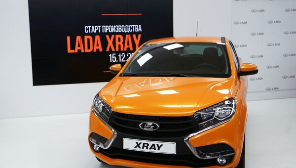 Автомобиль новой модели АвтоВАЗа LADA X-Ray. Архивное фото Автомобиль новой модели АвтоВАЗа LADA X-Ray. Архивное фото