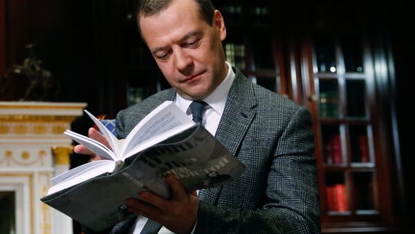 Премьер-министр РФ Д.Медведев принял участие в проекте ВГТРК Война и мир. Читаем роман Премьер-министр РФ Д.Медведев принял участие в проекте ВГТРК Война и мир. Читаем роман