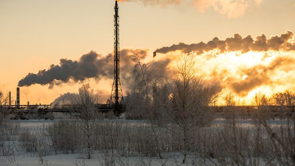 Омский нефтеперерабатывающий завод. Архивное фото Омский нефтеперерабатывающий завод. Архивное фото