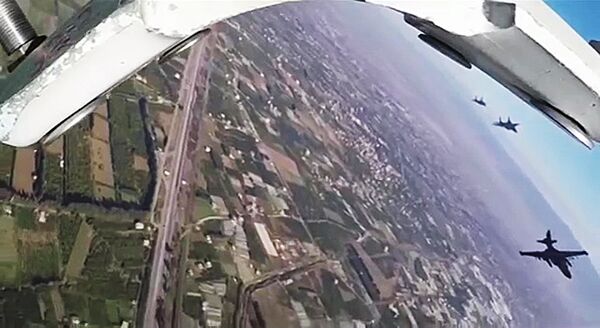 Боевая работа российских Су-25 с АвБ Хмеймим в сопровождении сирийских МиГ-29 Боевая работа российских Су-25 с АвБ Хмеймим в сопровождении сирийских МиГ-29