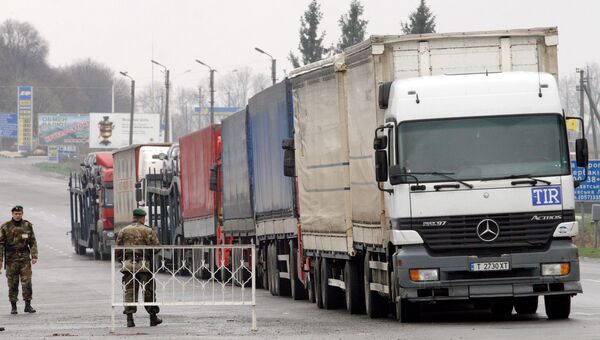 Работа таможенных и пограничных служб Украины на границе с Россией. Архивное фото Работа таможенных и пограничных служб Украины на границе с Россией. Архивное фото