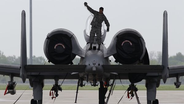 Американский штурмовик A-10 Thunderbolt II. Архивное фото Американский штурмовик A-10 Thunderbolt II. Архивное фото