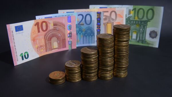 Денежные купюры и монеты России и Европейского Союза Денежные купюры и монеты России и Европейского Союза