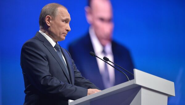 Президент России Владимир Путин выступает на пленарном заседании межрегионального форума Общероссийского народного фронта (ОНФ) в Ставрополе Президент России Владимир Путин выступает на пленарном заседании межрегионального форума Общероссийского народного фронта (ОНФ) в Ставрополе