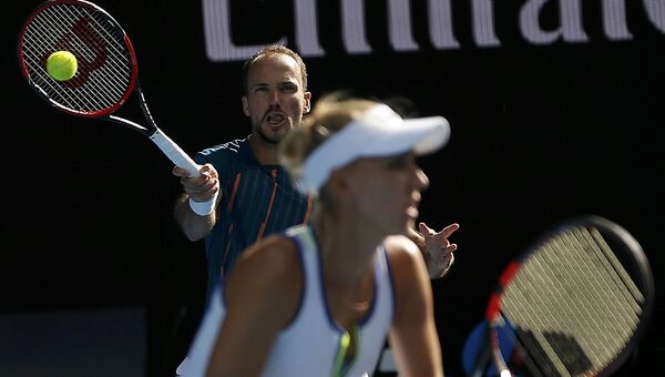 Россиянка Елена Веснина и бразилец Бруно Соарес выиграли Открытый чемпионат Австралии по теннису в миксте, 31 января 2016 Россиянка Елена Веснина и бразилец Бруно Соарес выиграли Открытый чемпионат Австралии по теннису в миксте, 31 января 2016