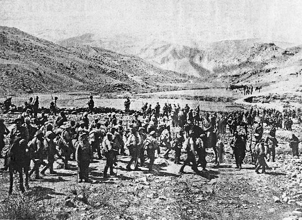 Русская армия вступает в город Трапезунд на территории турецкой Армении. 1916 год Русская армия вступает в город Трапезунд на территории турецкой Армении. 1916 год