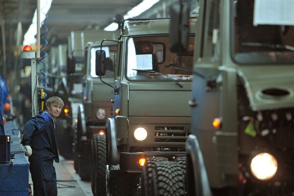 Цех сборки кузовов и шасси на автомобильном заводе КАМАЗ Цех сборки кузовов и шасси на автомобильном заводе КАМАЗ