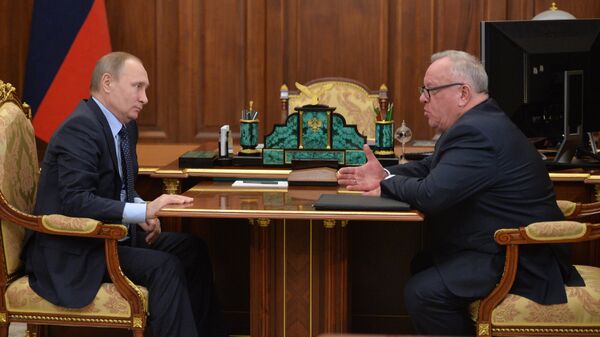 Президент России Владимир Путин и глава Республики Алтай Александр Бердников во время встречи в Кремле Президент России Владимир Путин и глава Республики Алтай Александр Бердников во время встречи в Кремле