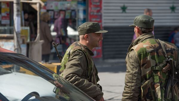 Военнослужащие сирийской армии на одной из улиц Дамаска в первый день перемирия. Архивное фото Военнослужащие сирийской армии на одной из улиц Дамаска в первый день перемирия. Архивное фото