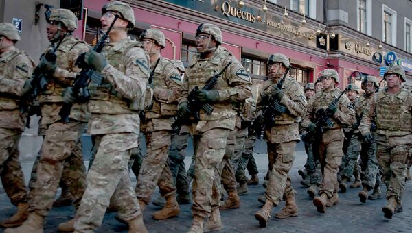 Солдаты США на улице Риги Солдаты США на улице Риги
