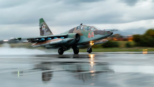 Штурмовик Су-25 ВКС России на авиабазе Хмеймим в Сирии Штурмовик Су-25 ВКС России на авиабазе Хмеймим в Сирии