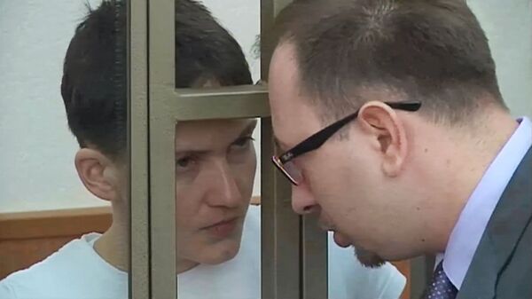Надежда Савченко и ее адвокат Николай Полозов во время вынесения приговора в суде . 21 марта 2016 Надежда Савченко и ее адвокат Николай Полозов во время вынесения приговора в суде . 21 марта 2016