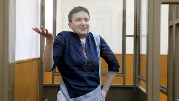 Гражданка Украины Надежда Савченко в зале заседаний Донецкого городского суда Ростовской области. Архивное фото Гражданка Украины Надежда Савченко в зале заседаний Донецкого городского суда Ростовской области. Архивное фото