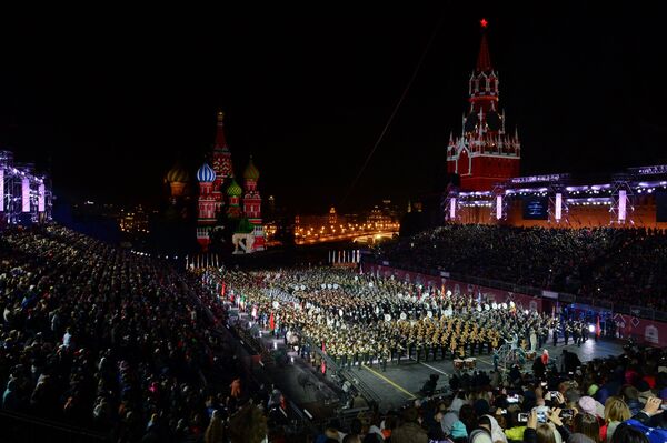 Церемония закрытия Международного военно-музыкального фестиваля Спасская башня в Москве Церемония закрытия Международного военно-музыкального фестиваля Спасская башня в Москве