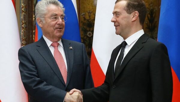 Премьер-министр РФ Д. Медведев встретился с президентом Австрии Х. Фишером Премьер-министр РФ Д. Медведев встретился с президентом Австрии Х. Фишером