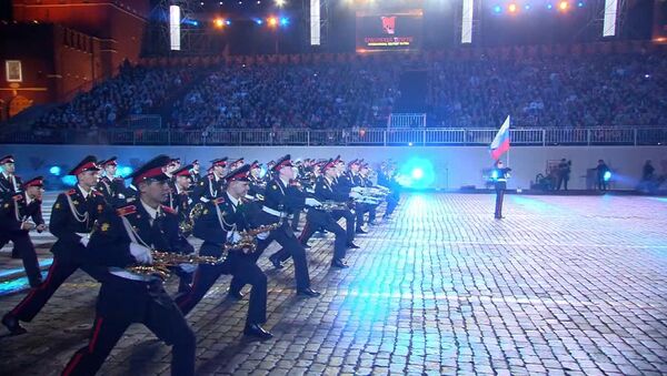 Спасская башня 2014: даосские монахи и танцующие оркестры у стен Кремля Спасская башня 2014: даосские монахи и танцующие оркестры у стен Кремля