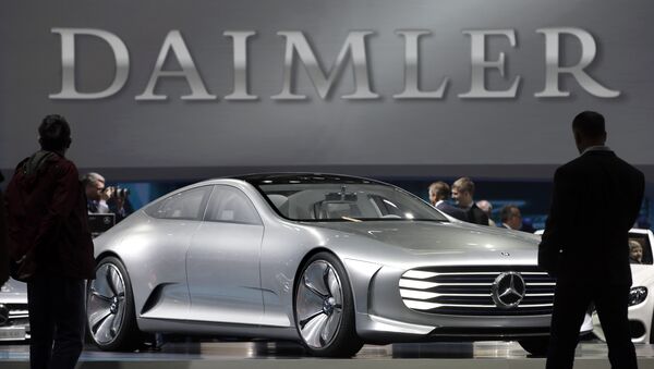 Концепт-кар Mercedes Benz на стенде немецкого концерна Daimler. Архивное фото Концепт-кар Mercedes Benz на стенде немецкого концерна Daimler. Архивное фото