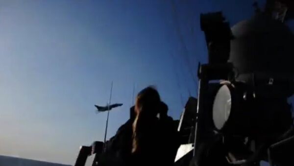 ВМС США опубликовали видео пролета Су-24 над эсминцем USS Donald Cook ВМС США опубликовали видео пролета Су-24 над эсминцем USS Donald Cook