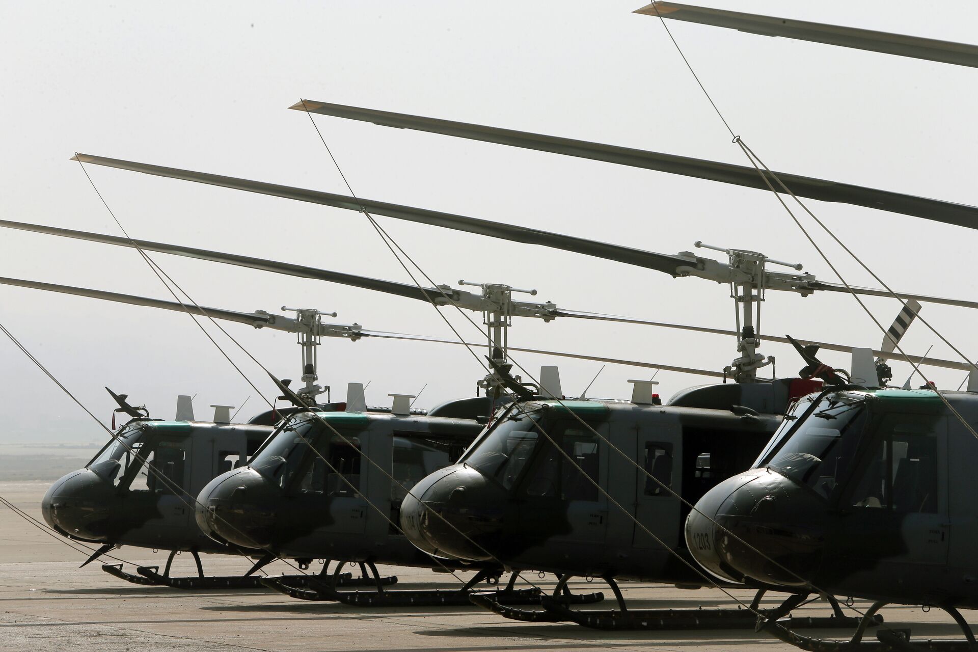 Вертолеты UH-1 Вертолеты UH-1 - РИА Новости, 1920, 27.11.2020