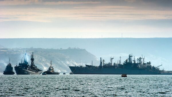 Корабли Черноморского флота России в бухте Севастополя. Архивное фото Корабли Черноморского флота России в бухте Севастополя. Архивное фото
