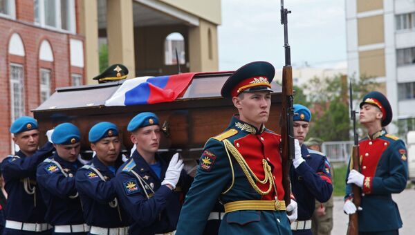 Прощание с погибшим в Сирии военным Антоном Ерыгиным Прощание с погибшим в Сирии военным Антоном Ерыгиным