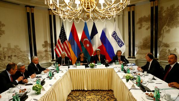Министр иностранных дел России Сергей Лавров, Госсекретарь США Джон Керри, президент Армении Серж Саргсян и президент Азербайджана Ильхам Алиев на встрече в Вене Министр иностранных дел России Сергей Лавров, Госсекретарь США Джон Керри, президент Армении Серж Саргсян и президент Азербайджана Ильхам Алиев на встрече в Вене