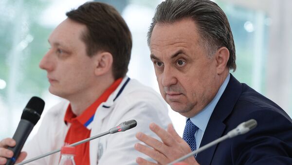 Министр спорта РФ Виталий Мутко на пресс-конференции перед вылетом на Чемпионат Европы по футболу 2016 Министр спорта РФ Виталий Мутко на пресс-конференции перед вылетом на Чемпионат Европы по футболу 2016