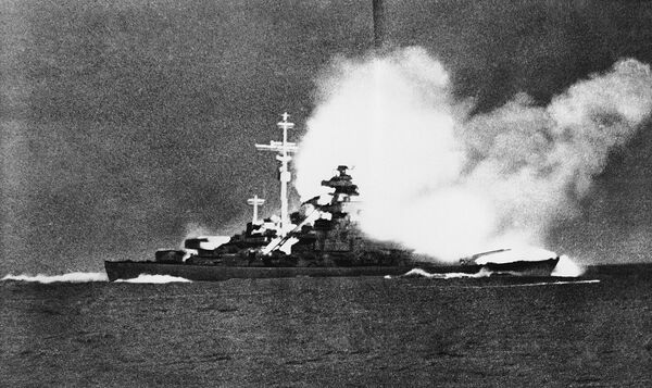 Гибель немецкого линкора Бисмарк в Датском проливе. 27 мая 1941 года Гибель немецкого линкора Бисмарк в Датском проливе. 27 мая 1941 года