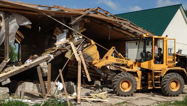 Снос незаконно установленных построек в поселке Плеханово в Тульской области Снос незаконно установленных построек в поселке Плеханово в Тульской области