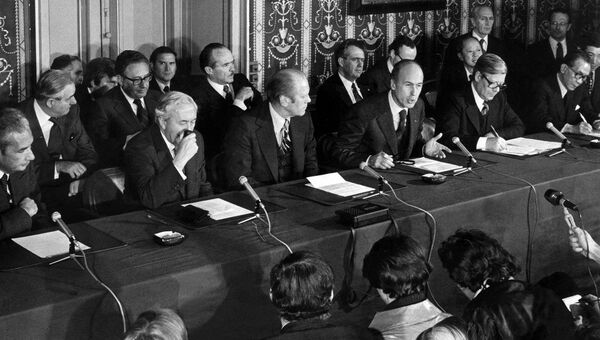 Участники съезда G6 в замке Рамбуйе, Франция. 17 ноября 1975 года Участники съезда G6 в замке Рамбуйе, Франция. 17 ноября 1975 года