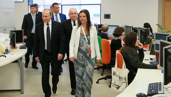 Президент Российской Федерации Владимир Путин во время посещения Международного информационного агентства Россия сегодня Президент Российской Федерации Владимир Путин во время посещения Международного информационного агентства Россия сегодня