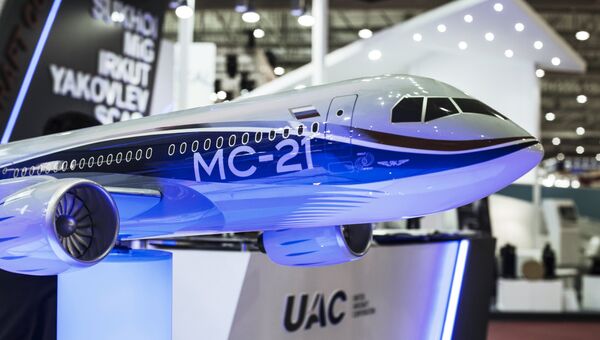 Модель самолета МС-21. Архивное фото Модель самолета МС-21. Архивное фото