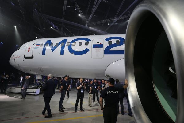 Выкатка нового пассажирского самолета МС-21 в Иркутске Выкатка нового пассажирского самолета МС-21 в Иркутске