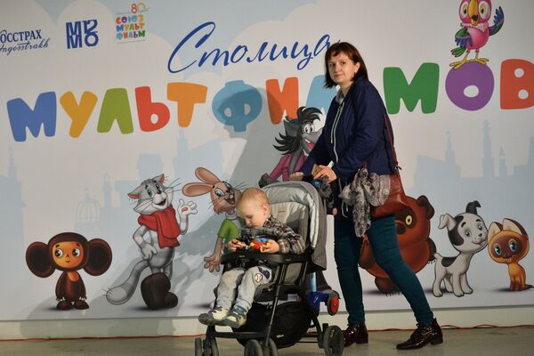 Посетители на открытии выставки Столица мультфильмов, приуроченной к 80-летию Союзмультфильма и 120-летию Музея Москвы Посетители на открытии выставки Столица мультфильмов, приуроченной к 80-летию Союзмультфильма и 120-летию Музея Москвы