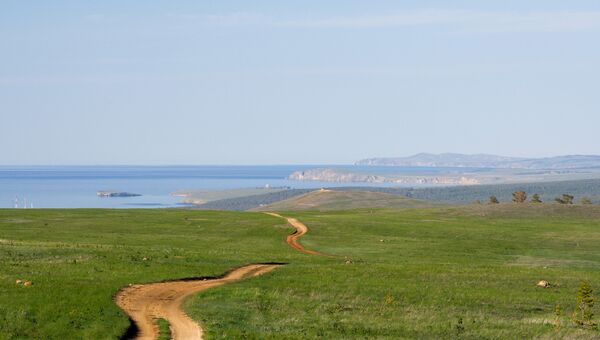 Остров Ольхон на озере Байкал и пролив Малое море Остров Ольхон на озере Байкал и пролив Малое море