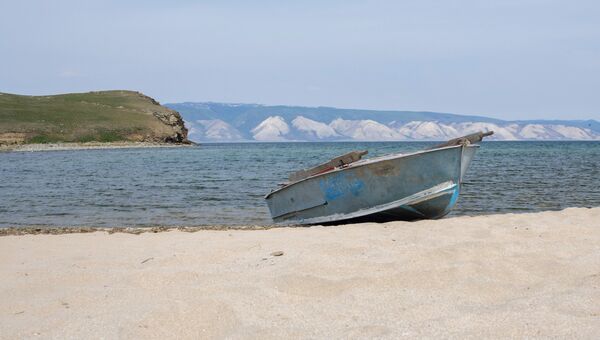 Остров Ольхон на озере Байкал и пролив Малое море Остров Ольхон на озере Байкал и пролив Малое море