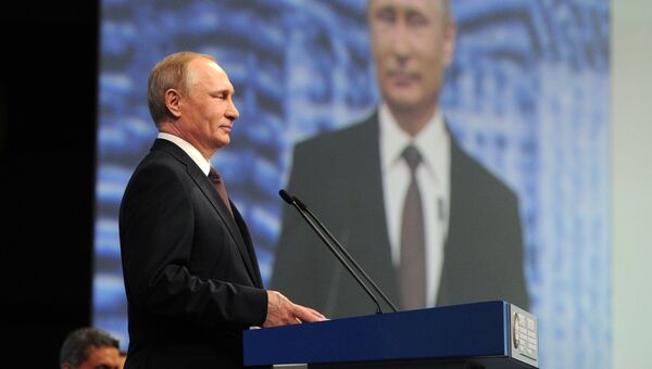 Президент России Владимир Путин выступает на пленарном заседании На пороге новой экономической реальности XX Петербургского международного экономического форума в Санкт-Петербурге Президент России Владимир Путин выступает на пленарном заседании На пороге новой экономической реальности XX Петербургского международного экономического форума в Санкт-Петербурге