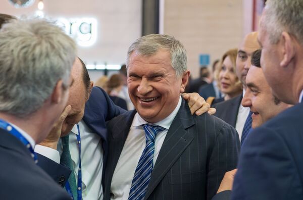 Игорь Сечин на выставке SPIEF Investment & Business Expo Игорь Сечин на выставке SPIEF Investment & Business Expo