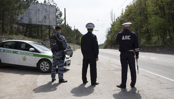 Сотрудники крымского управления Федеральной службы судебных приставов. Архивное фото Сотрудники крымского управления Федеральной службы судебных приставов. Архивное фото
