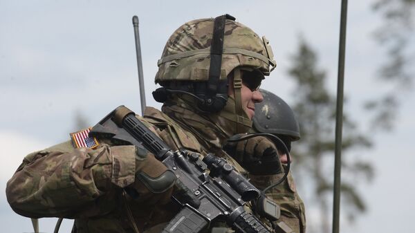 Военнослужащий армии США во время международных военных учений Saber Strike-2016 в Эстонии Военнослужащий армии США во время международных военных учений Saber Strike-2016 в Эстонии