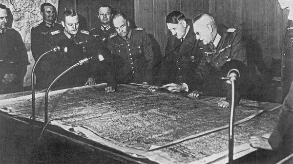 Адольф Гитлер на совещании генерального штаба в 1940 году 