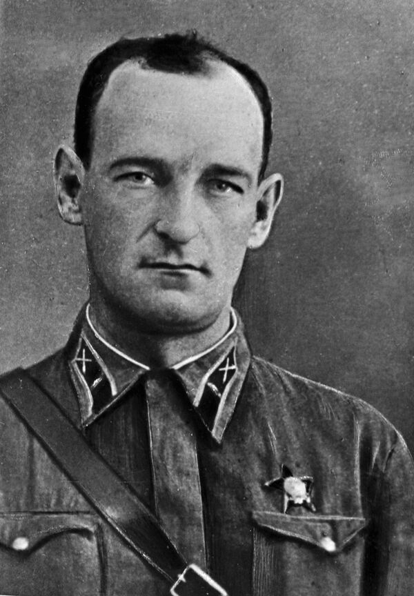Командир первой батареи реактивной артиллерии катюш Иван Андреевич Флеров Командир первой батареи реактивной артиллерии катюш Иван Андреевич Флеров