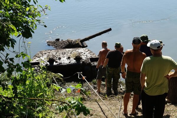 Операция по подъему танка Т-34 времен ВОВ со дна Дона в Воронежской области Операция по подъему танка Т-34 времен ВОВ со дна Дона в Воронежской области