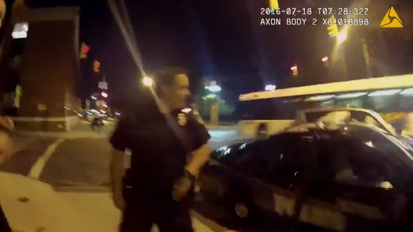 Game Over, или Как пользователь Pokemon GO въехал в полицейскую машину в США Game Over, или Как пользователь Pokemon GO въехал в полицейскую машину в США